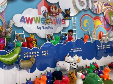 12 Mart 2022 'de Doğu Rutherford, New Jersey' deki Meadowlands Spor Kompleksi 'ndeki büyük bir perakende ve eğlence kompleksi olan American Dream' deki Tag Along Evcil Hayvanı.