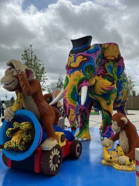 14 Mayıs 2022 'de Goshen, New York' taki Legoland 'da Brick Caddesi' nde görüldü..