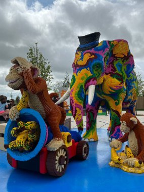 14 Mayıs 2022 'de Goshen, New York' taki Legoland 'da Brick Caddesi' nde görüldü..