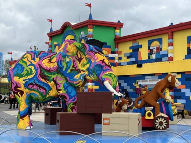 14 Mayıs 2022 'de Goshen, New York' taki Legoland 'da Brick Caddesi' nde görüldü..
