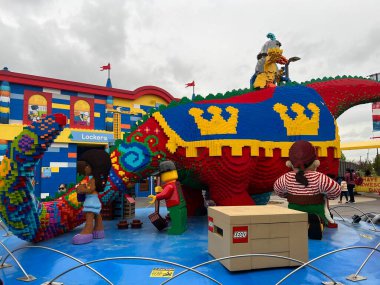 14 Mayıs 2022 'de Goshen, New York' taki Legoland 'da Brick Caddesi' nde görüldü..