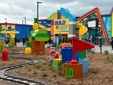 GOSHEN, NY - 14 Mayıs 2022 'de Goshen, New York' taki Legoland 'da Bricktopia.