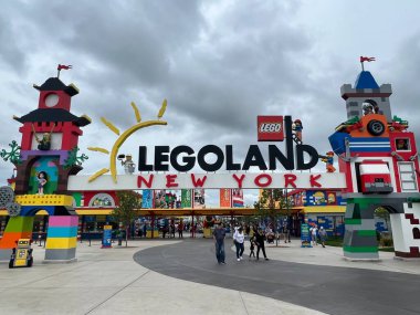 14 Mayıs 2022 'de Goshen, New York' ta Legoland 'a giriş..