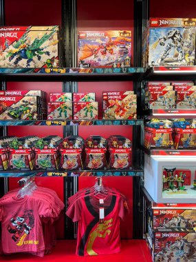 GOSHEN, NY - 14 Mayıs 2022 'de Goshen, New York' taki Legoland 'da görülen Lego Ninjago Dünyası.