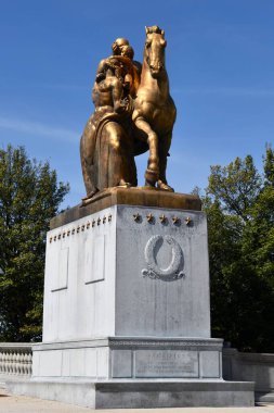WASHINGTON, DC - 3 Nisan 2021 'de Washington DC' deki Arlington Memorial Köprüsü 'nde Savaş Sanatları Heykeli.