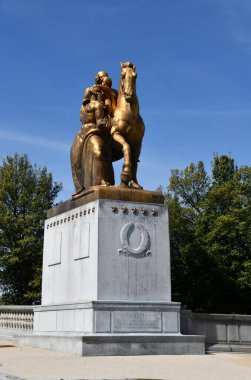WASHINGTON, DC - 3 Nisan 2021 'de Washington DC' deki Arlington Memorial Köprüsü 'nde Savaş Sanatları Heykeli.