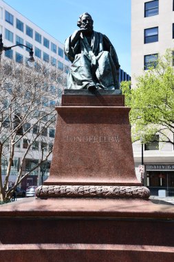 Washington DC 'deki Henry Wadsworth Longfellow Anıtı, 3 Nisan 2021' de görüldüğü gibi..