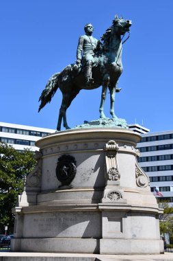 WASHINGTON DC - 3 Nisan 2021 'de Washington' daki Thomas Circle Park 'ta görülen George Henry Thomas' ın Binicilik Heykeli.