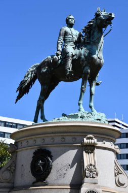 WASHINGTON DC - 3 Nisan 2021 'de Washington' daki Thomas Circle Park 'ta görülen George Henry Thomas' ın Binicilik Heykeli.