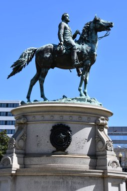 WASHINGTON DC - 3 Nisan 2021 'de Washington' daki Thomas Circle Park 'ta görülen George Henry Thomas' ın Binicilik Heykeli.