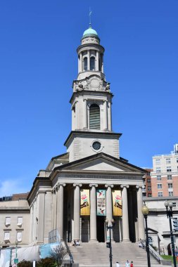 WASHINGTON DC - 3 Nisan 2021 'de Washington DC' deki Thomas Circle Park 'taki National City Hristiyan Kilisesi.