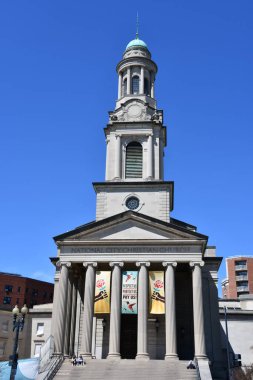 WASHINGTON DC - 3 Nisan 2021 'de Washington DC' deki Thomas Circle Park 'taki National City Hristiyan Kilisesi.