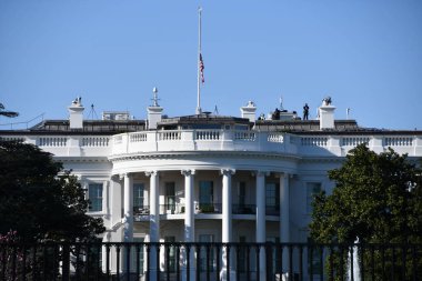 WASHINGTON, DC - 3 Nisan 2021 'de görüldüğü gibi Washington, DC' deki Beyaz Saray. Amerika Birleşik Devletleri Başkanı 'nın resmi ikametgahı ve başlıca işyeridir..