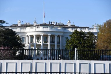WASHINGTON, DC - 3 Nisan 2021 'de görüldüğü gibi Washington, DC' deki Beyaz Saray. Amerika Birleşik Devletleri Başkanı 'nın resmi ikametgahı ve başlıca işyeridir..