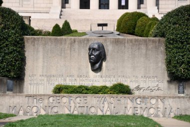 ALEXANDRIA VA - 4 Nisan 2021 'de Washington' da görülen George Washington Mason Ulusal Anıtı.