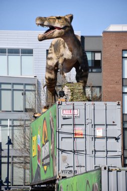 OXON MILLS, MD - 4 Nisan 2021 'de Oxon Mills, Maryland' deki Ulusal Limanda Dino Safari.