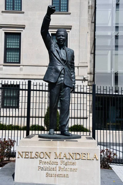 Washington Apr Estátua Nelson Mandela Embaixada África Sul Washington Como — Fotografia de Stock