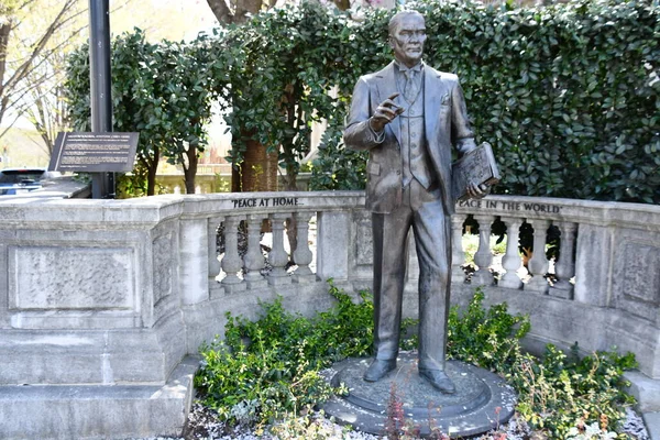 Вашингтон Apr Statue Mustafa Kemal Ataturk Sheridan Circle Turkish Embassy — стоковое фото