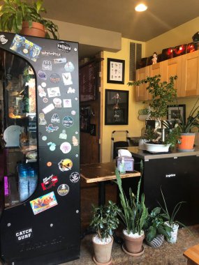 ALEXANDRIA, VA - 5 Nisan 2022 'de Alexandria, Virginia' da görülen ESP Çay ve Kahve.