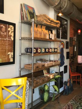 ALEXANDRIA, VA - 5 Nisan 2022 'de Alexandria, Virginia' da görülen ESP Çay ve Kahve.