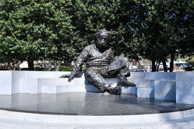 WASHINGTON DC - 5 Nisan 2021 'de Washington DC' deki Ulusal Bilim Akademisi önünde görülen Albert Einstein Anıtı.