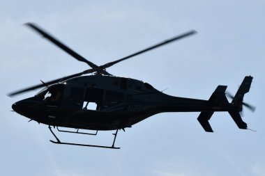 WASHINGTON DC - 5 Nisan 2021 'de Washington DC' de uçan helikopter.