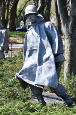 WASHINGTON, DC - 5 Nisan 2021 'de Washington' da görülen Kore Savaş Gazileri Anıtı. Anıt, her biri yaklaşık 1.000 pound ağırlığında 19 paslanmaz çelik heykelden oluşuyor..