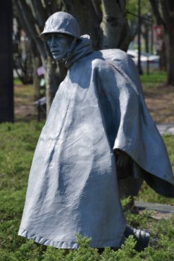 WASHINGTON, DC - 5 Nisan 2021 'de Washington' da görülen Kore Savaş Gazileri Anıtı. Anıt, her biri yaklaşık 1.000 pound ağırlığında 19 paslanmaz çelik heykelden oluşuyor..