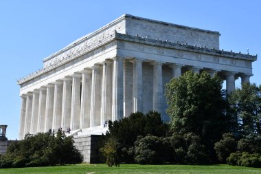 WASHINGTON, DC - 5 Nisan 2021 'de Washington, DC' de görülen Lincoln Memorial. Amerika Birleşik Devletleri 'nin 16. Başkanı Abraham Lincoln onuruna inşa edilmiş bir Amerikan ulusal anıtıdır..