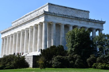 WASHINGTON, DC - 5 Nisan 2021 'de Washington, DC' de görülen Lincoln Memorial. Amerika Birleşik Devletleri 'nin 16. Başkanı Abraham Lincoln onuruna inşa edilmiş bir Amerikan ulusal anıtıdır..