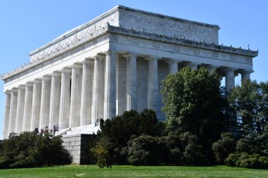 WASHINGTON, DC - 5 Nisan 2021 'de Washington, DC' de görülen Lincoln Memorial. Amerika Birleşik Devletleri 'nin 16. Başkanı Abraham Lincoln onuruna inşa edilmiş bir Amerikan ulusal anıtıdır..