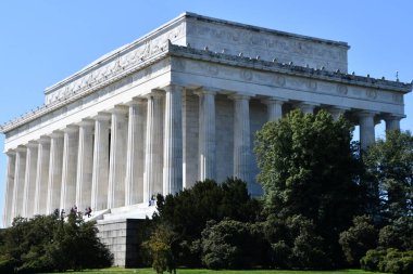 WASHINGTON, DC - 5 Nisan 2021 'de Washington, DC' de görülen Lincoln Memorial. Amerika Birleşik Devletleri 'nin 16. Başkanı Abraham Lincoln onuruna inşa edilmiş bir Amerikan ulusal anıtıdır..