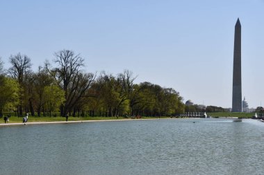 WASHINGTON DC - 2 Nisan 2021 'de Washington DC' de görülen Washington Anıtı ve Yansıtma Havuzu.