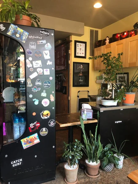 ALEXANDRIA, VA - 5 Nisan 2022 'de Alexandria, Virginia' da görülen ESP Çay ve Kahve.