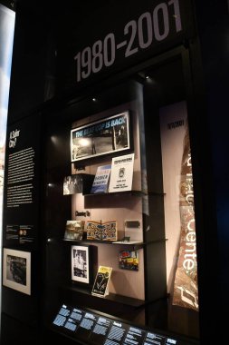 30 Mayıs 2022 'de New York, Manhattan' daki New York Müzesi 'nde görüldü..