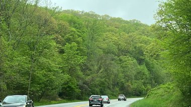 HUDSON VALLEY, NY - 14 MAYIS: 14 Mayıs 2022 'de görüldüğü gibi Hudson Vadisi' nden geçerken.