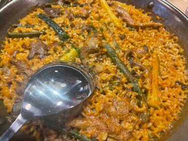 Bir İspanyol Paella Tabağı