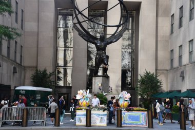 NEW YORK, New York - 30 Mayıs 2022 'de görüldüğü üzere, New York' taki Atlas Heykeli.