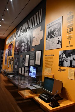 30 Mayıs 2022 'de New York, Manhattan' daki New York Müzesi 'nde görüldü..