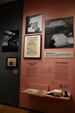 30 Mayıs 2022 'de New York, Manhattan' daki New York Müzesi 'nde görüldü..