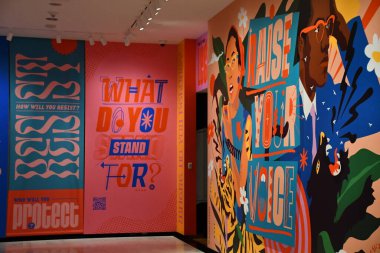 30 Mayıs 2022 'de New York, Manhattan' daki New York Müzesi 'nde görüldü..