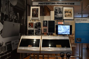 30 Mayıs 2022 'de New York, Manhattan' daki New York Müzesi 'nde görüldü..