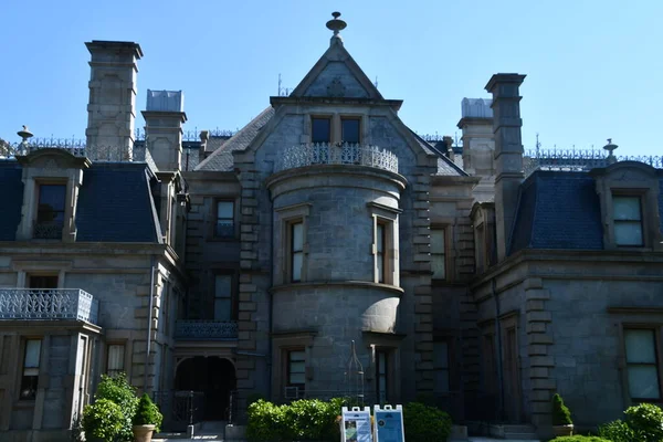 NORWALK, CT - 22 Mayıs 2022 'de Norwalk, Connecticut' taki Lockwood-Mathews Konak Müzesi 'nde görüldü..