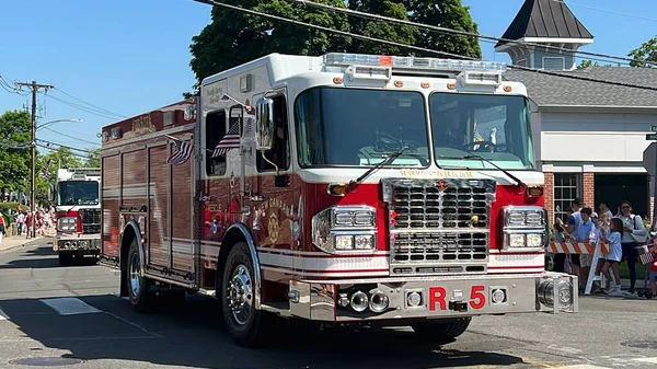 NEW CANAAN, CT - 30 Mayıs, New Canaan Memorial Day Parade, 30 Mayıs 2022.
