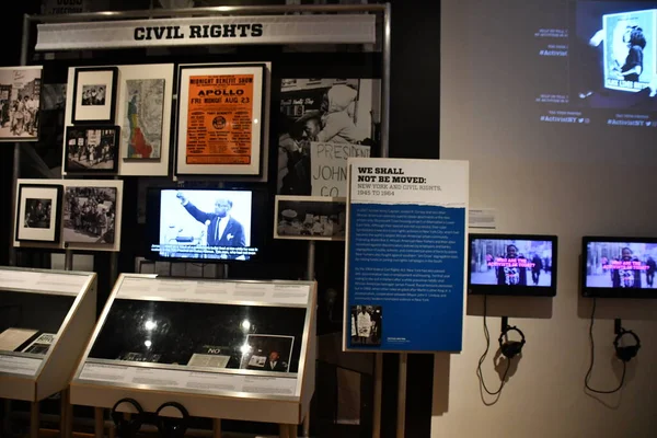 30 Mayıs 2022 'de New York, Manhattan' daki New York Müzesi 'nde görüldü..