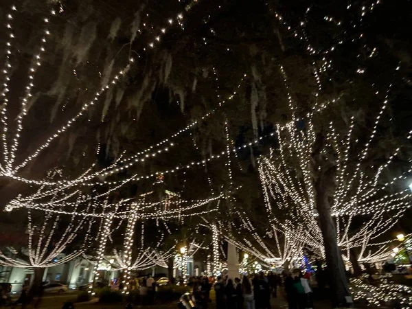 ⬇ Скачать Картинки Зима Парк Фонари, Стоковые Фото Зима Парк.