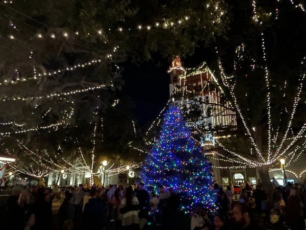 ⬇ Скачать Картинки Зима Парк Фонари, Стоковые Фото Зима Парк.