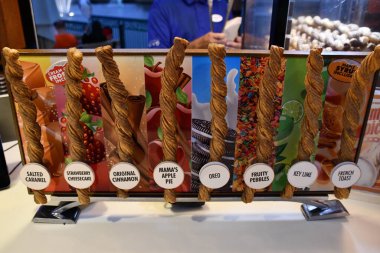 ORLANDO FL - 21 Kasım 2021 'de Orlando, Florida' daki Disney Springs 'te görülen Sunshine Churros.