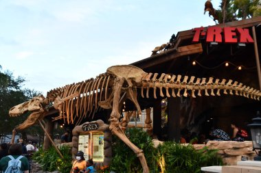 ORLANDO FL - NOV 21: T-Rex Kafe Orlando, Florida 'daki Disney Springs' de, 21 Kasım 2021 'de görüldüğü gibi.
