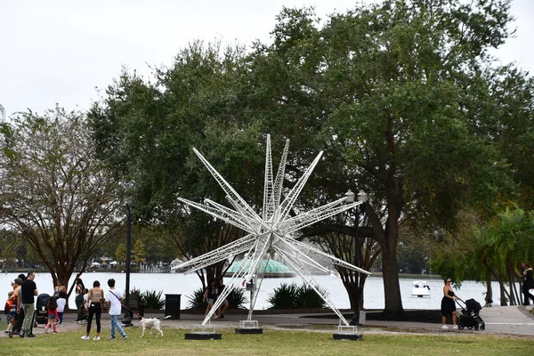 ORLANDO FL - NOV 21: 21 Kasım 2021 'de Orlando, Florida' daki Disney Springs 'te görülen sanat heykeli.